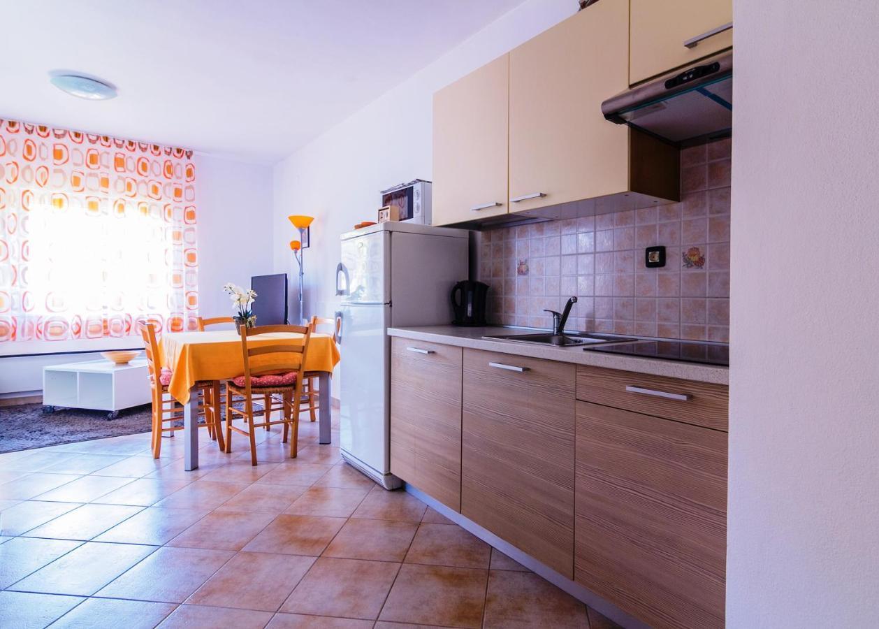 Apartments Nicole Pula Phòng bức ảnh